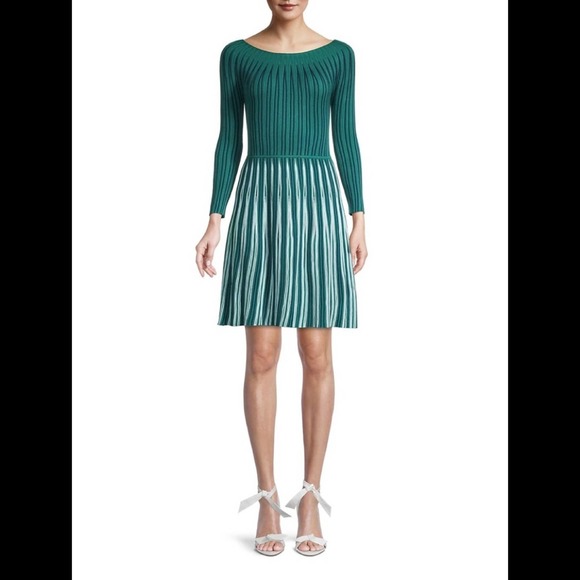 Emporio Armani Knit Three-Quarter Sleeve Two Toned Dress - Picture 5 of 12